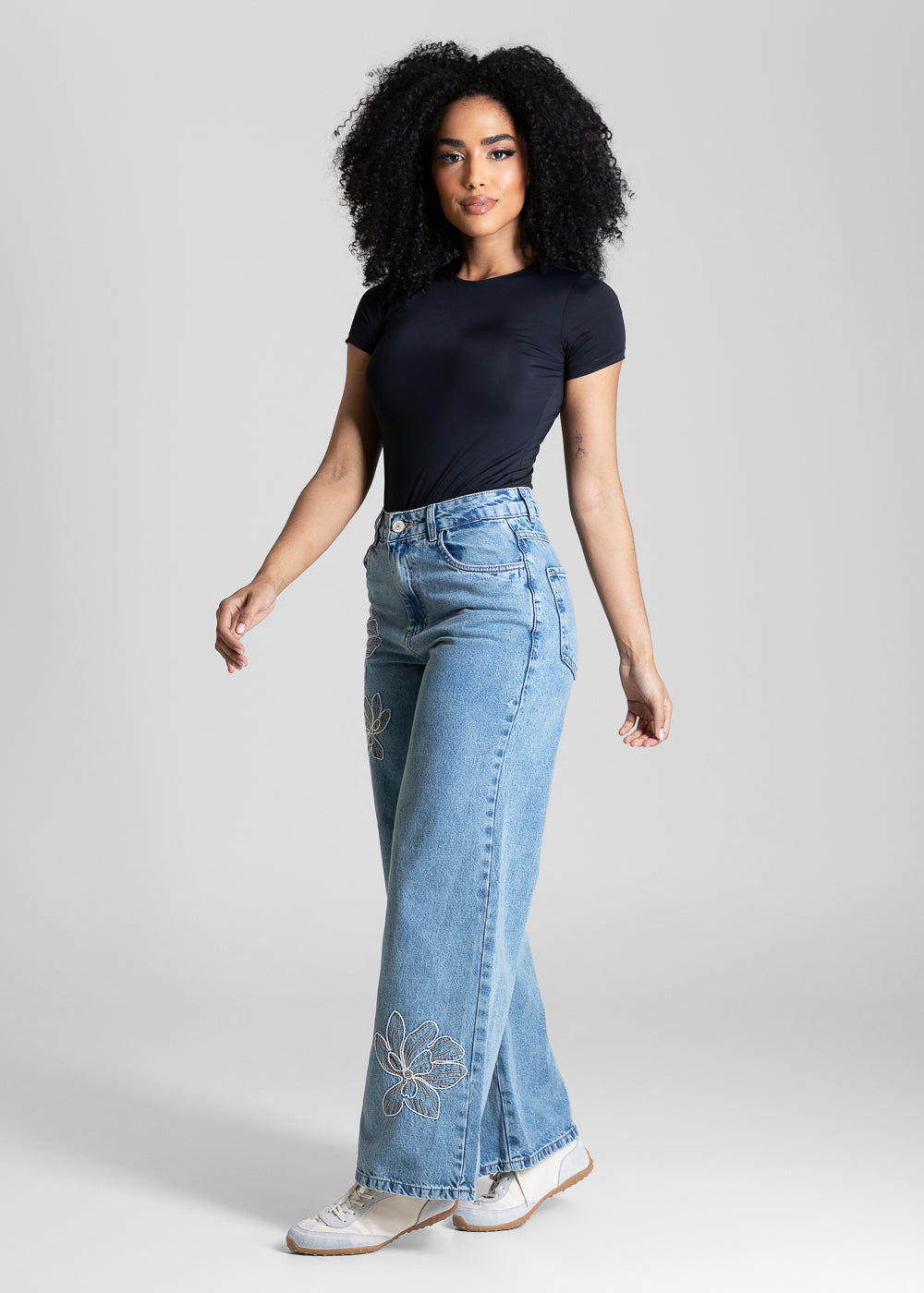Calça Jeans Sawary Wide Leg Petit Bordado Floral - 284370 AZUL